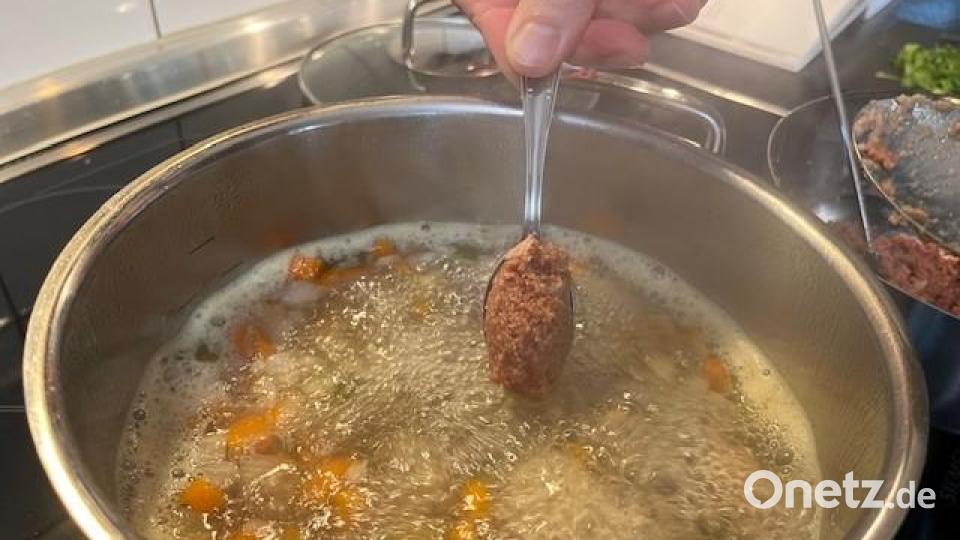 Nocken in die Suppe legen. Bild: Gerhard Scheuenstuhl