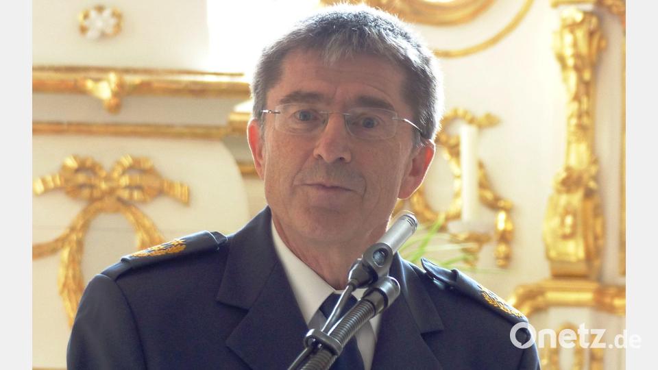 "Vier Faktoren haben zu dem Spitzenwert der Prüflinge geführt: Sie waren ein Team, sie lernten gemeinsam, halfen einander auch in schwierigen Zeiten und verbrachten die unterrichtsfreie Zeit miteinander." (Polizeipräsident Ingbert Hoffmann, Präsident der Hochschule für den öffentlichen Dienst in Bayern) Bild: jp