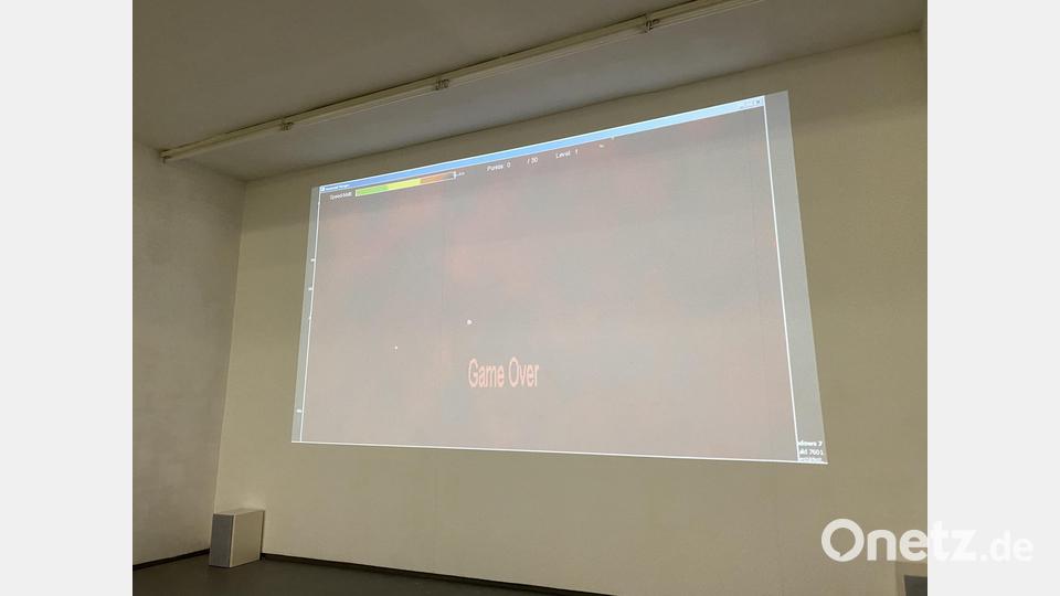 Ein selbst programmiertes Spiel, bei dem man zwei fliegende Felsen zu einander bewegen soll. Bild: dus