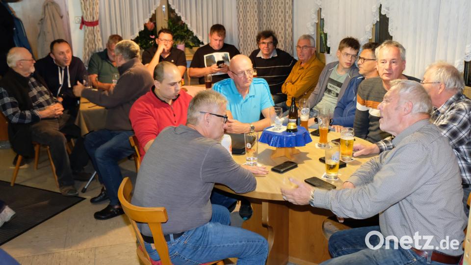 Auf ein reges Interesse stößt die Ortsteil-Bürgerversammlung in der Gaststätte Oberst in Thurndorf. Bild: do