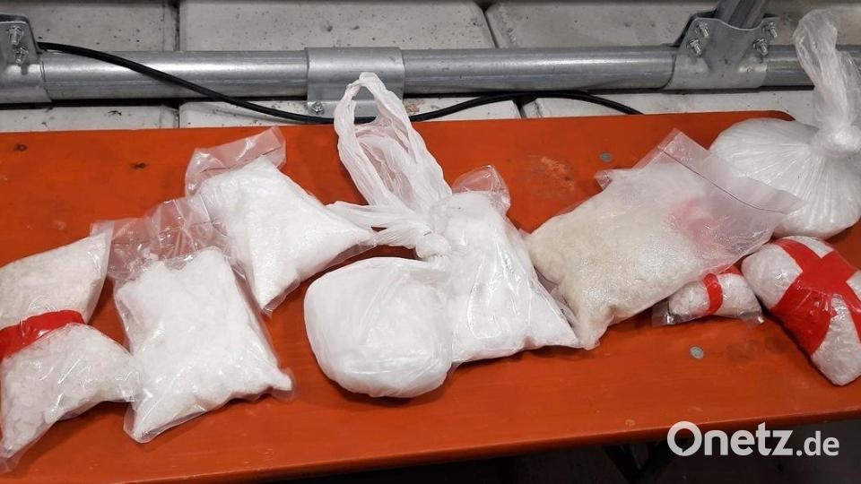 Polizei und Zoll haben bei einer Kontrolle 7,6 Kilogramm Methamphetamin (Crystal-Meth) sichergestellt. Bild: Zollfahndungsamt München