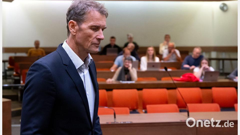 Lehmann betritt den Gerichtssaal. Bild: Sven Hoppe/dpa