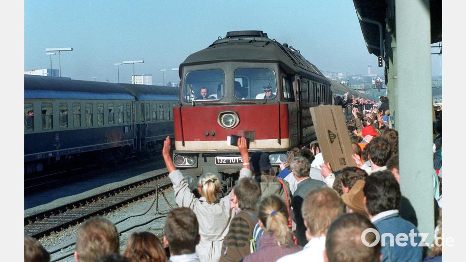 Jubelnder Empfang für die Botschaftsflüchtlinge. (Archivbild) Bild: Wolfgang Eilmes/dpa