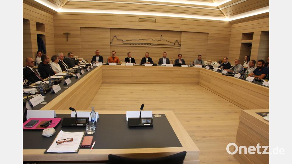 Erstmals fand eine Stadtratssitzung im neuen Sitzungssaal im Rathaus II statt. Bild: kro