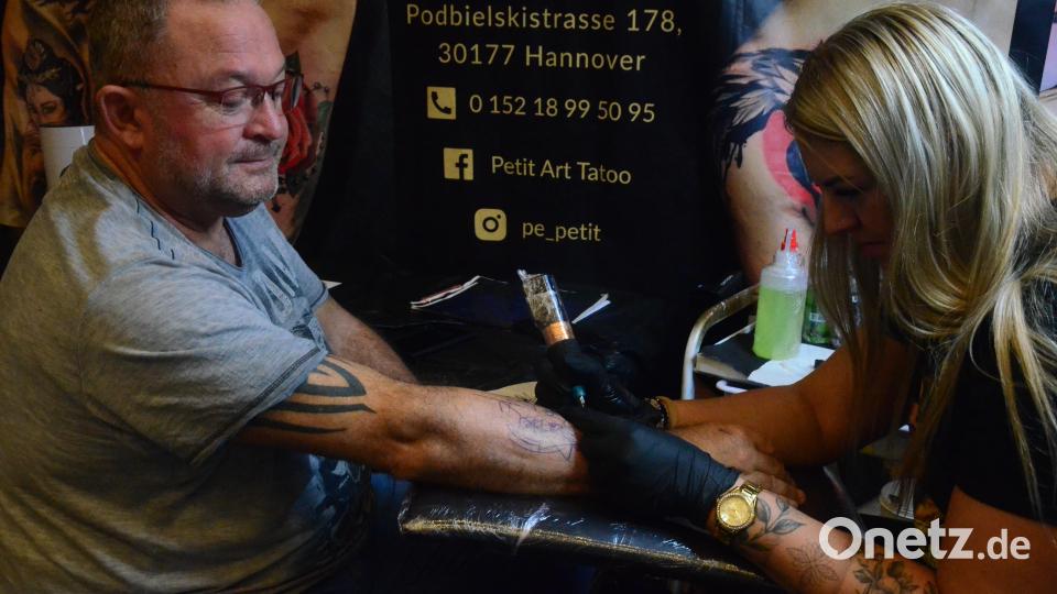 Auch Damen können mit Nadeln umgehen. Bild: Kunz