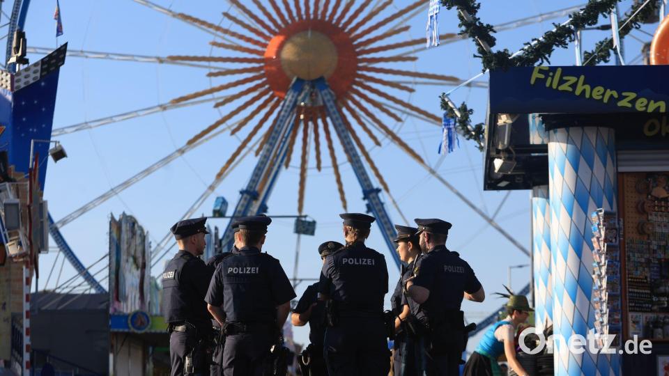 Hunderte Polizeibeamte sichern das Volksfest. Bild: Karl-Josef Hildenbrand/dpa