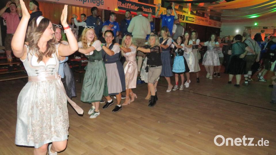 Die Stimmung schlug hohe Wellen bei der &quot;Nacht der Tracht&quot; beim 75. Jubiläum des Sportverein. Bild: adj