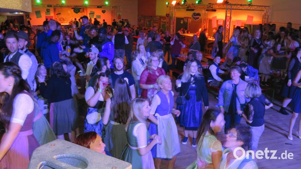 Die Stimmung schlug hohe Wellen bei der &quot;Nacht der Tracht&quot; beim 75. Jubiläum des Sportverein. Bild: adj