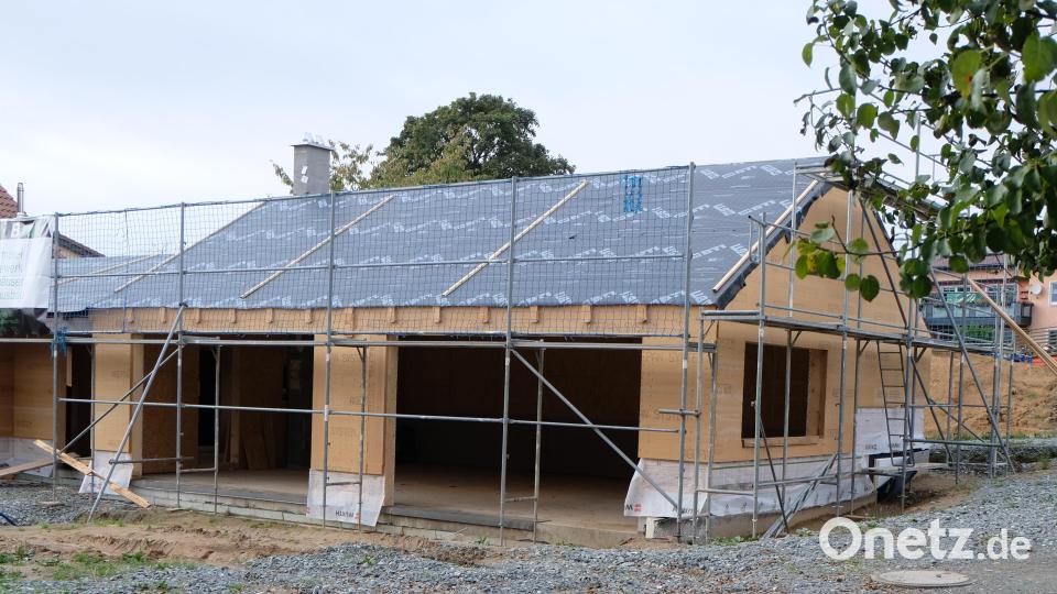 Das neue Dorfgemeinschaftshaus in Kalmreuth als „Treff des Ortes“ wird der Stolz aller Bewohner. Bild: le