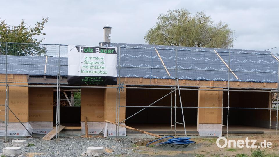 Das neue Dorfgemeinschaftshaus in Kalmreuth als „Treff des Ortes“ wird der Stolz aller Bewohner. Bild: le