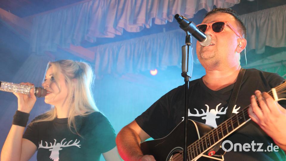 Die Party-Band &quot;Klostergold&quot; heizte mächtig ein. Bild: kro
