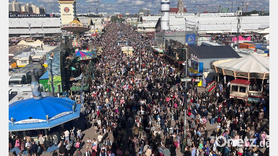 Die Wiesn verzeichnet noch mehr Besucher als im Vorjahr. Bild: Christoph Trost/dpa