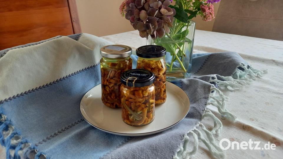 Eingelegte Pfifferlinge – ein leckeres Extra. Bild: Uschi Schmid/exb