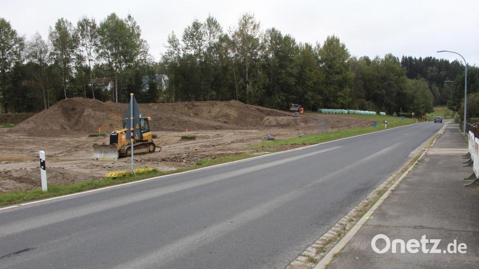 In Ebnath ist ab Montag die Neusorger Straße für Verrohrungsarbeiten einen Monat lang gesperrt. Bild: soj