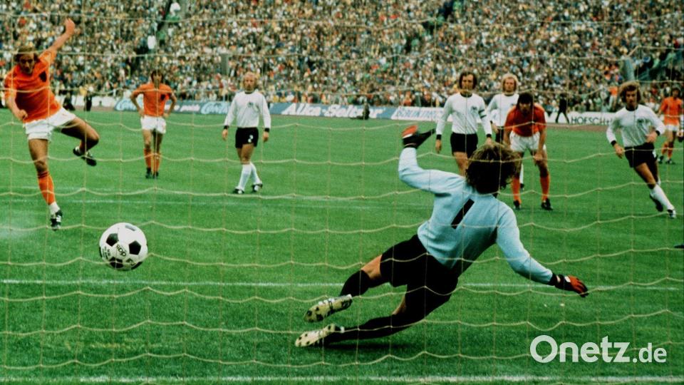 Eines seiner bekanntesten Tore: Johan Neeskens trifft im WM-Endspiel 1974 gegen Deutschland zur 1:0-Führung. Bild: picture-alliance / dpa