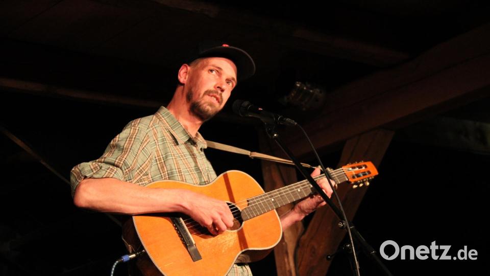 Maxi Pongratz durchleuchtete mit &quot;tastendem&quot; Tiefsinn das Leben und überzeugte nicht nur musikalisch das Schafferhof-Publikum mit einem außergewöhnlichen Konzert. Bild: prh