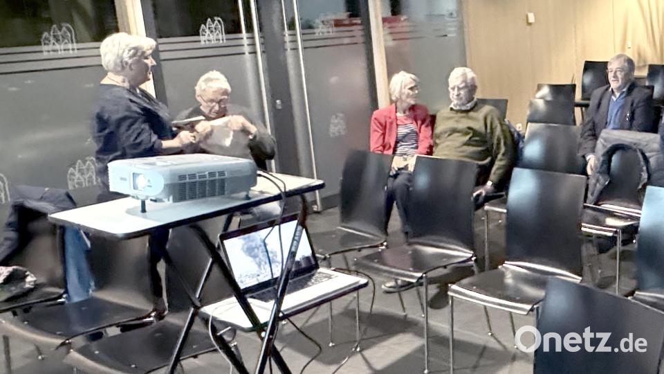Im Café Mitte wurde anlässlich des Jahrestages an den Terror-Überfall auf Israel gedacht. Bild: mgo