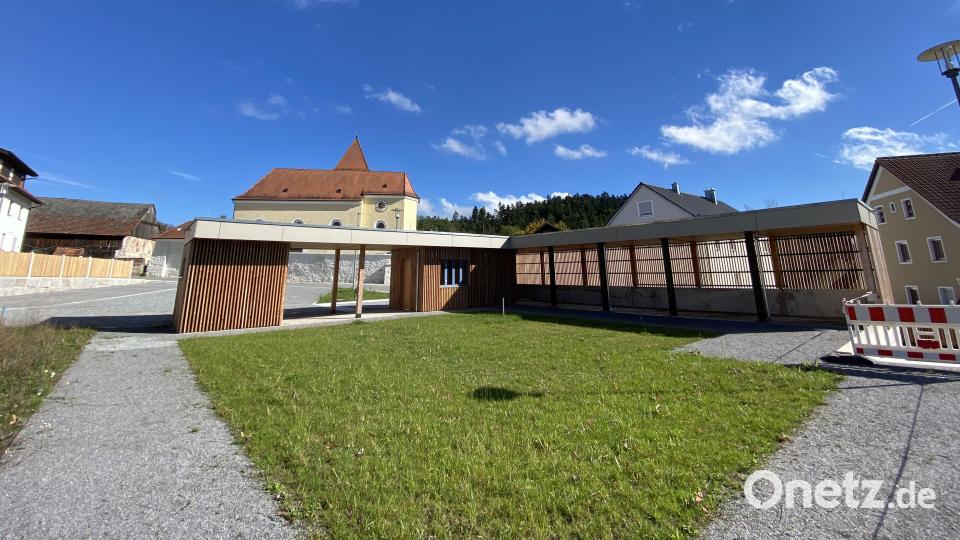 Der neu gestaltete Dorfplatz von Pursruck (Gemeinde Freudenberg) hat Eingang in das Schwarzbuch der Steuerzahler 2024 gefunden. Bild: upl