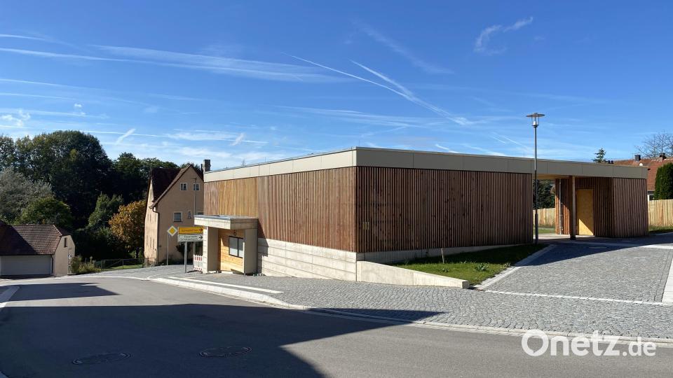 Auf dem Gelände des neu gestalteten Dorfplatzes von Pursruck (Gemeinde Freudenberg) stand früher ein Bauernhof. Bild: upl