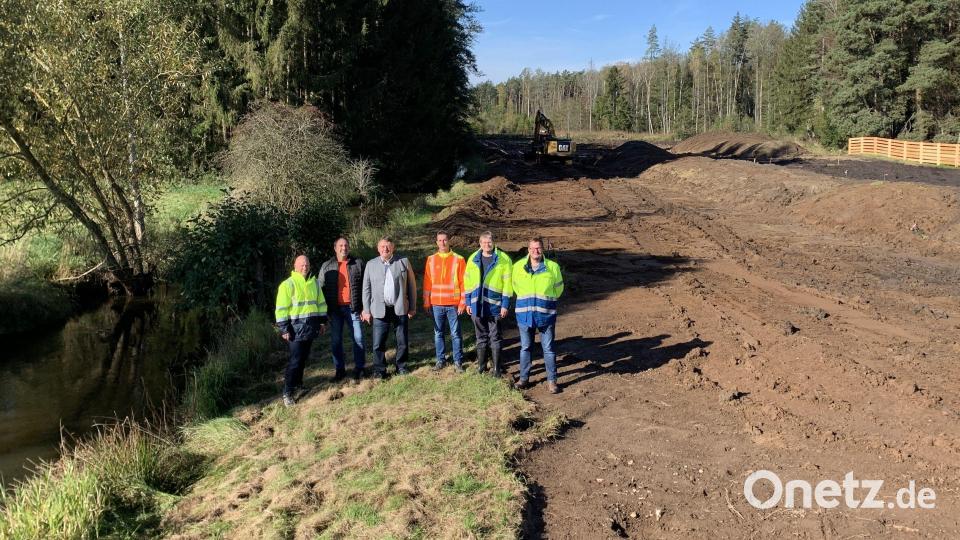 In Gressenwöhr bei Vilseck haben die Bauarbeiten für zusätzliche Flussschleifen begonnen. Bild: Wasserwirtschaftsamt Weiden /exb