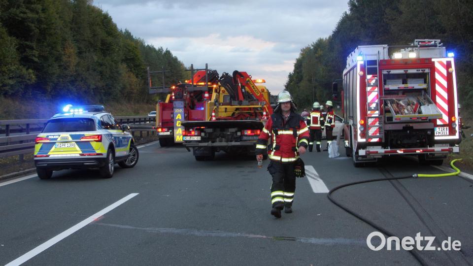 Vier Stunden lang war die Autobahn in Richtung Regensburg gesperrt. Bild: wro