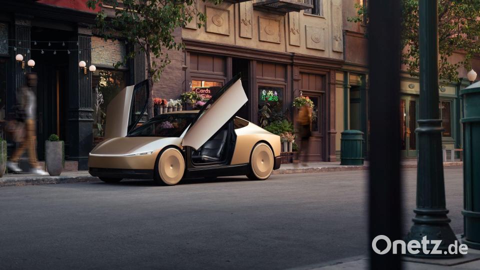 Das Fahrzeug mit den Namen „Cybercab“ hat zwei nach oben öffnende Flügeltüren. Bild: Tesla/TESLA/AAP/dpa