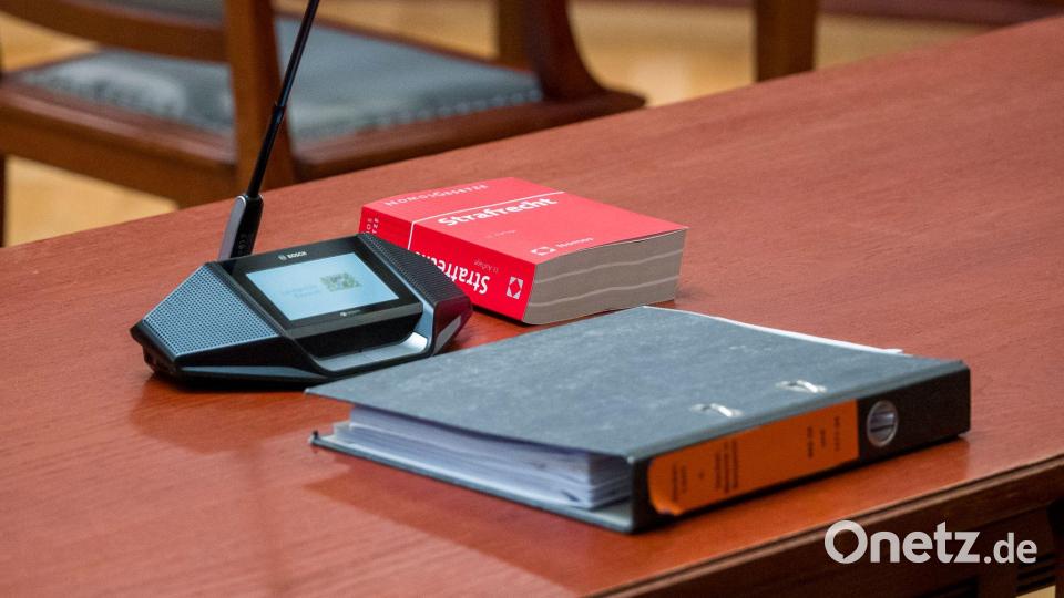 Wegen Mordverdachts steht ein junger Mann in Bayreuth vor Gericht. Bild: Daniel Vogl/dpa