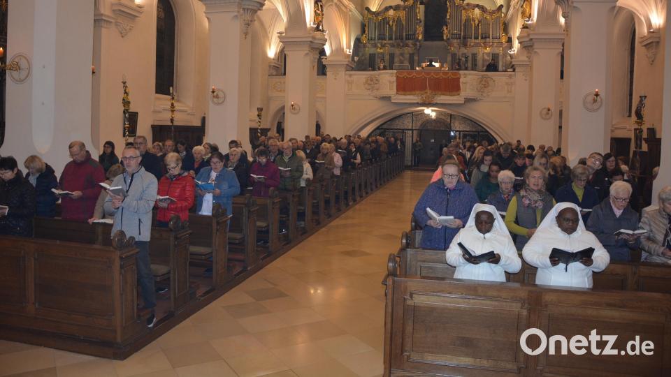 Sehr gut besucht war der Festgottesdienst am Sonntagabend in der Tirschenreuther Stadtpfarrkirche. Bild: jr