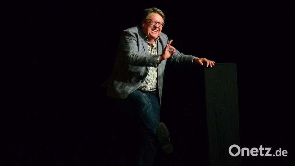 Helmut Schleich wird in der der Neustädter Stadthalle gefeiert. Bild: Kunz