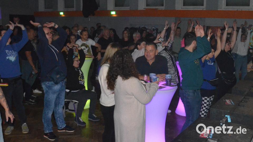 Der Ray.An-Fanclub ist zahlreich im Weidener Jugendzentrum vertreten. Bild: Kunz