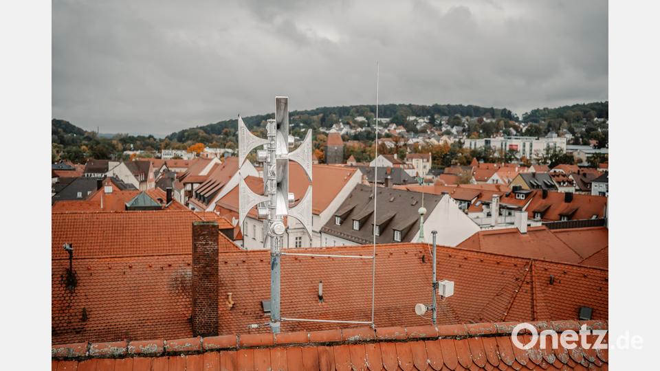 Die digitale Sirene über den Dächern der Amberger Altstadt. Bild: Michael Golinski/Stadt Amberg