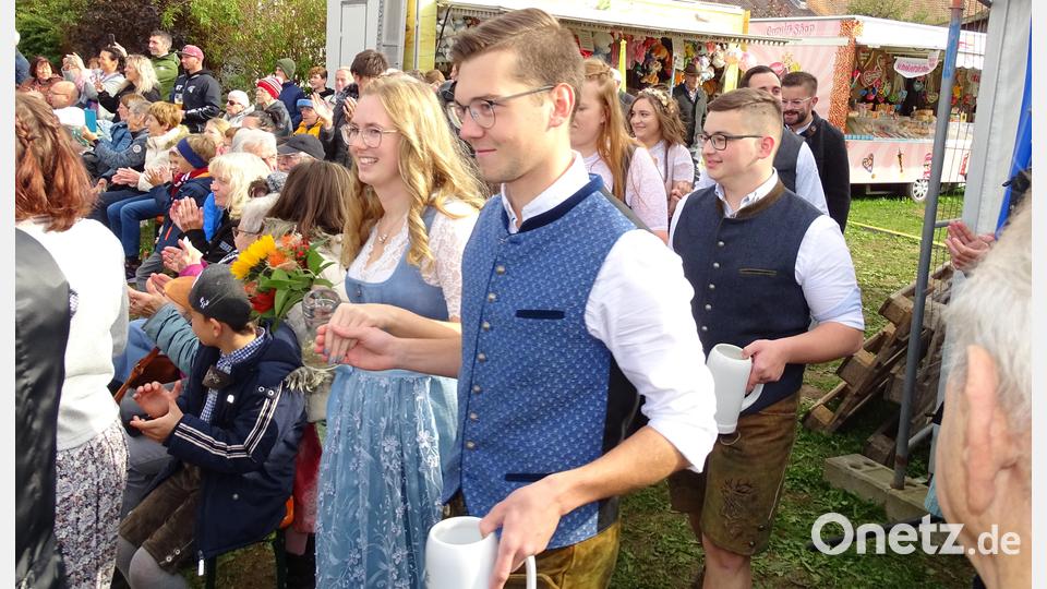 Einzug der großen Kirwapaare. Bild: ll