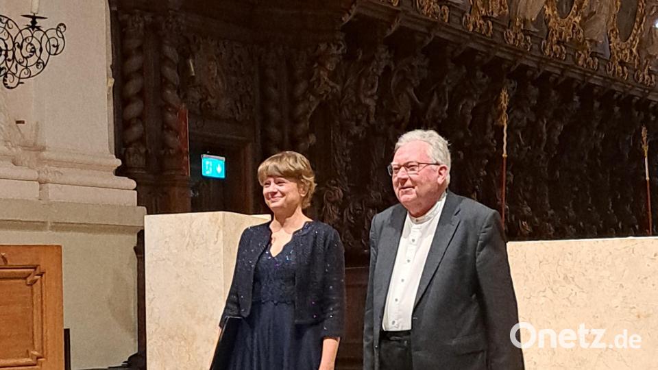 Prof. Edgar Krapp und Katja Stuber in der Basilika Waldsassen. Bild: Johannes Röttges/exb