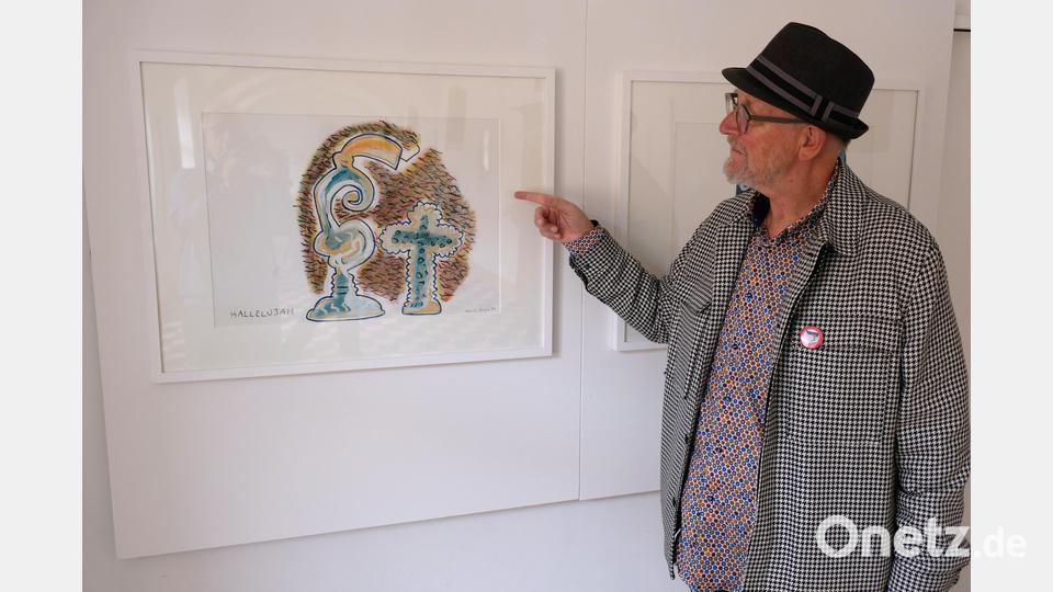 Stefan Voit, Kurator und künstlerischer Nachlassverwalter von Kevin Coyne, erläuterte bei der Vernissage in der Internationalen Begegnungsstätte Kloster Speinshart Coyne's künstlerisches Schaffen Bild: do