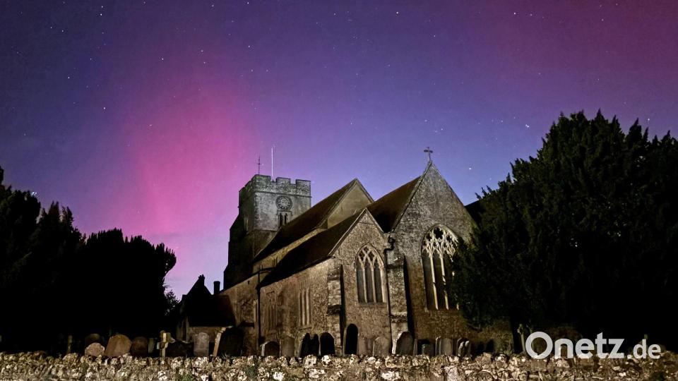 Polarlichter sind häufig nur für eine gewisse Zeit zu sehen, dann verschwinden sie wieder. (Archivbild) Bild: Gareth Fuller/PA Wire/dpa