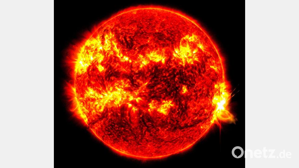 Innerhalb der Phase maximaler Sonnenaktivität sind die Chancen gut, farbenfrohe Polarlichter über der Erde zu sehen. Bild: Solar Dynamics Observatory/NASA via AP/dpa