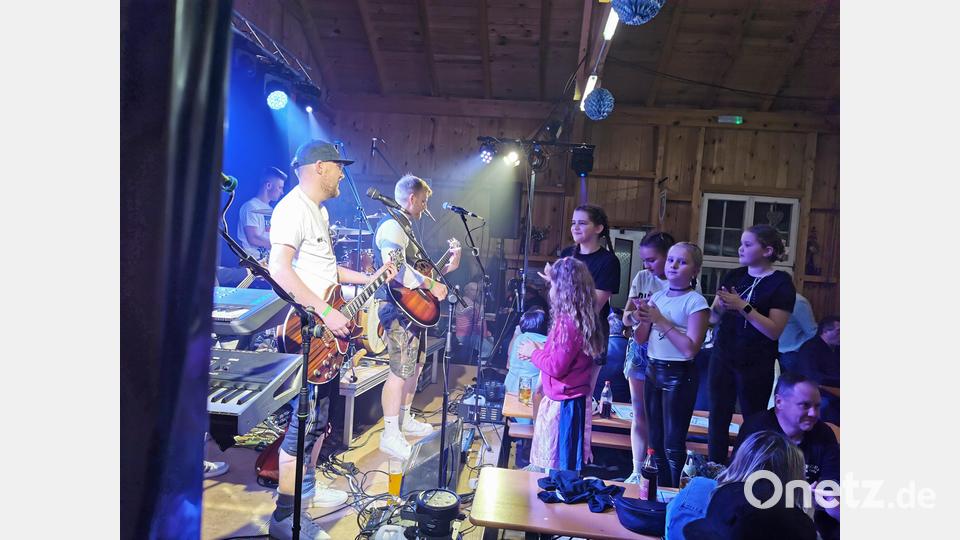 Gruppe M6 Mystery, die Musiker stammen aus dem VG-Bereich bzw. Neustadt am Kulm zusammen mit den „Super-Groupies“. Bild: hzi