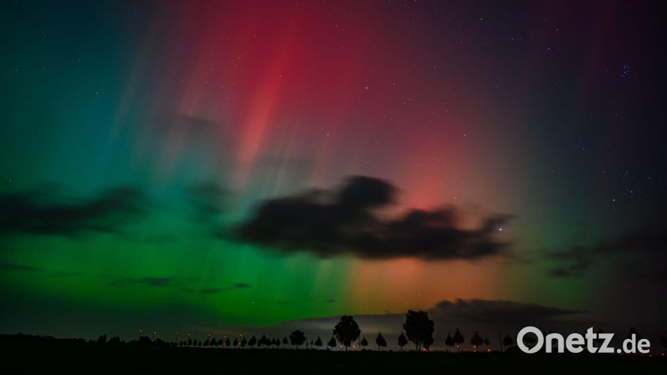Polarlichter leuchten in verschiedenen Farben, weil verschiedene Teilchen der Lufthülle in verschiedenen Höhen angeregt werden. (Archivbild) Bild: Patrick Pleul/dpa