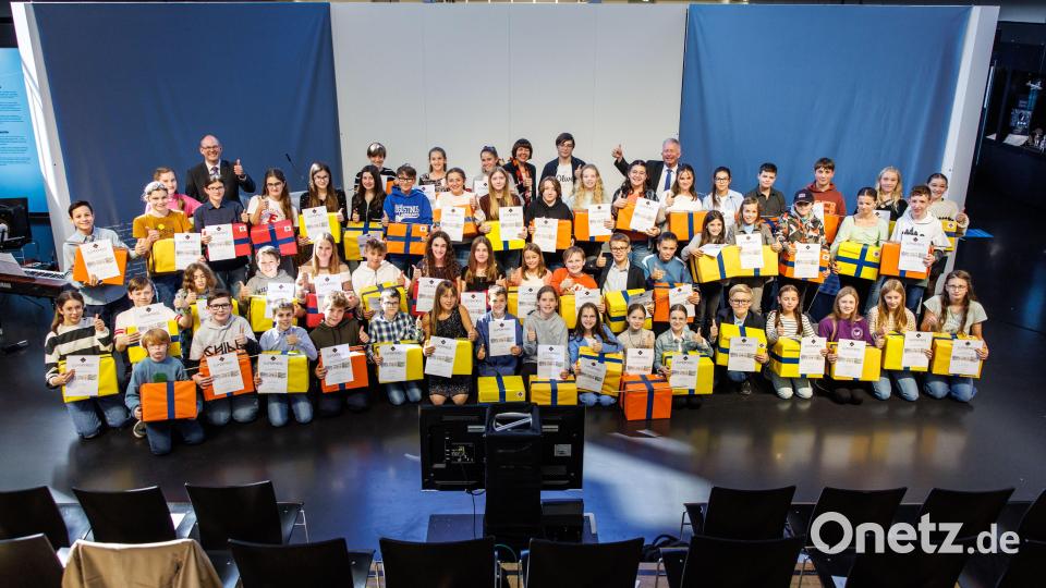 Rund 3000 Einsendungen gab es in diesem Jahr. Unter den Besten sind aber nur 56 Schülerinnen und Schüler. Bild: Matthias Balk