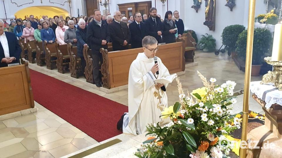 Pfarrer Thomas Kopp betet um einen guten priesterlichen Dienst für seine 7713 Schäfchen in der neuen Pfarreiengemeinschaft. Bild: mas