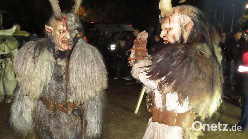 Eine Show aus Brauchtum und Feuer erlebten die Besucher Bild: adj