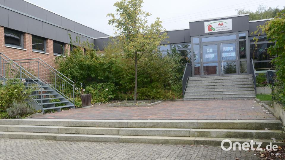 So kennen die Bürgerinnen und Bürger die Volksschule Luhe-Wildenau. Nach vielen Umbau- und Erweiterungsbaumaßnahmen hat die Schule ihr jetziges Aussehen erhalten. Bild: bey