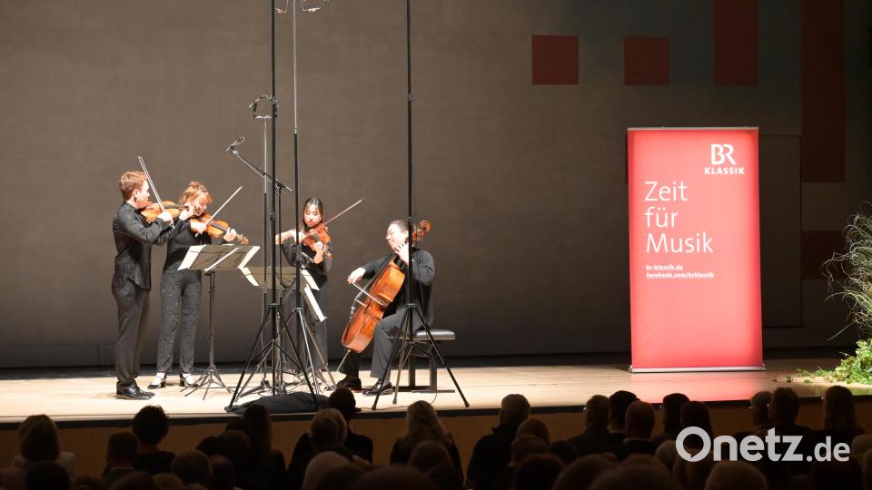 Der Bayerische Rundfunk zeichnete vergangenen Freitag die Eröffnung der 64. Weidener Meisterkonzerte mit dem jungen Leonkoro-Quartett aus Berlin in der Max-Reger-Halle auf. Bild: kki