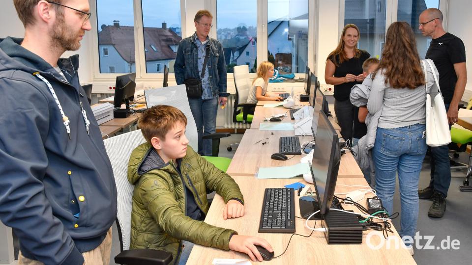 „LANGE NACHT DER VHS“ 75 Jahre vhs Landkreis Amberg-Sulzbach. Kreativwerkstatt
Plotten leicht gemacht Bild: Petra Hartl
