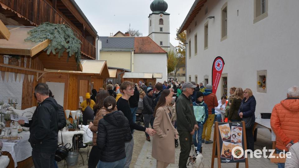 52 Aussteller waren zum zweiten Konnersreuther Herbstmarkt gekommen. Bild: jr