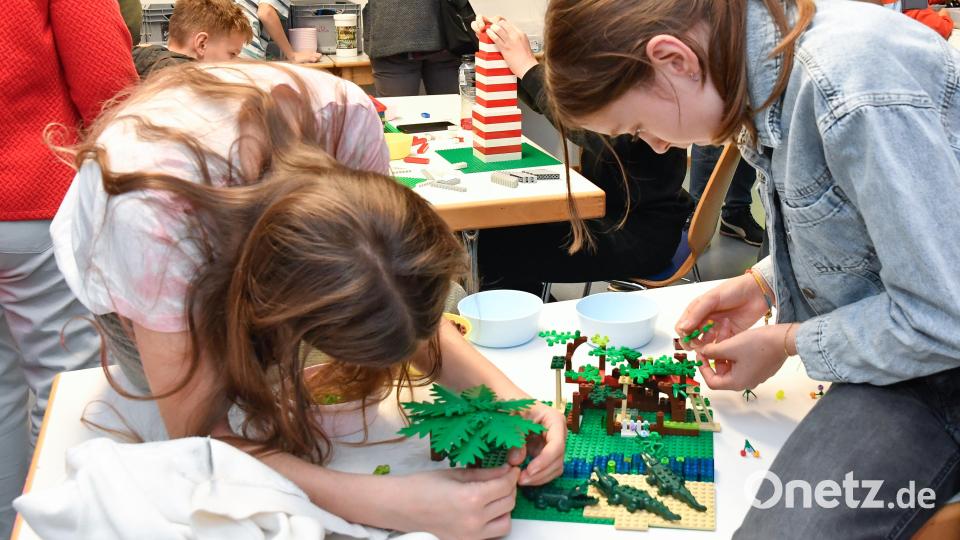 „LANGE NACHT DER VHS“ 75 Jahre vhs Landkreis Amberg-Sulzbach. Lego Bausteinwelt Bild: Petra Hartl