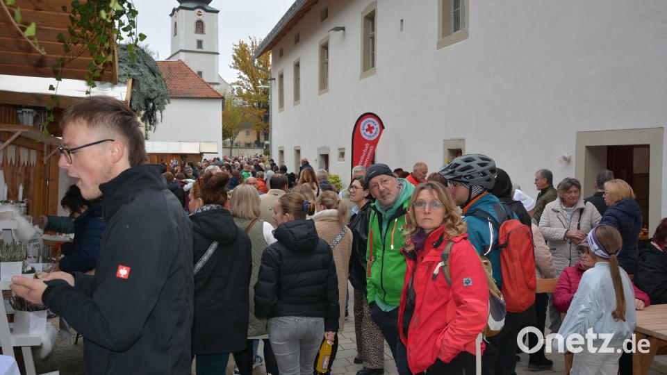 Mehr als 5000 Besucher, so die Organisatoren, drängten sich am Sonntag beim zweiten Konnersreuther Herbstmarkt im Schafferhof. Bild: jr