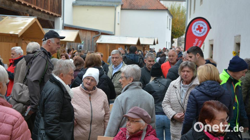Mehr als 5000 Besucher, so die Organisatoren, kamen zum 2. Konnersreuther Herbstmarkt. Bild: jr