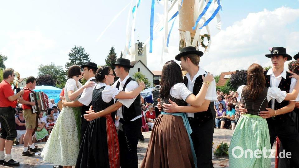 Kirwa in Poppenricht: Der Tanz unter dem Kirwabaum ist der Höhepunkt eines Brauches, der jetzt Eingan in die Bayerische Landesliste des Immateriellen Kulturerbes der Unesco gefunden hat. Archivbild: Stephan Huber