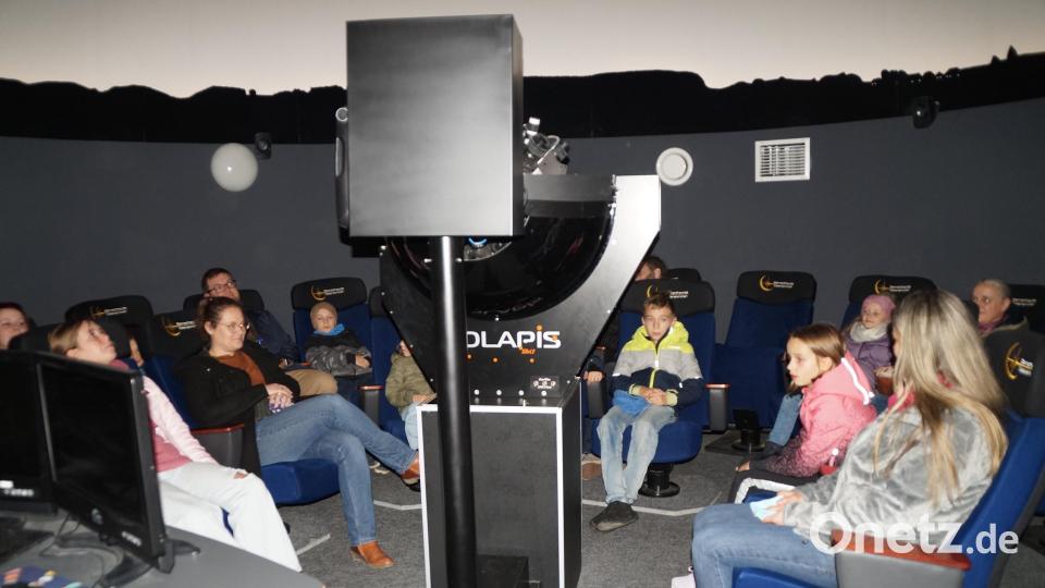 In Animationen zu Saturn und dem Sonnensystem erfahren die Gäste im Planetarium Wissenswertes. Bild: wel